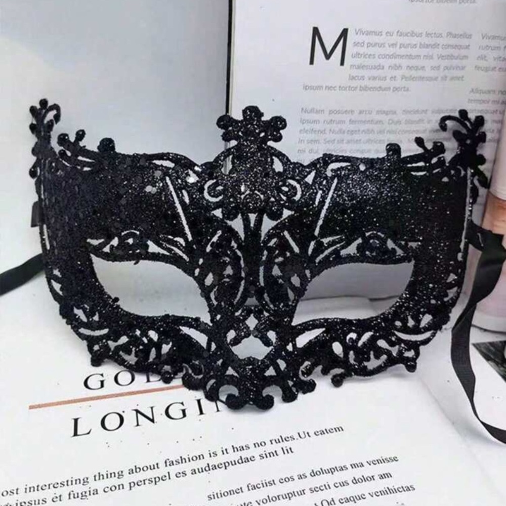Elegant Black Lace Masquerade Mask - Picture 6 of 7